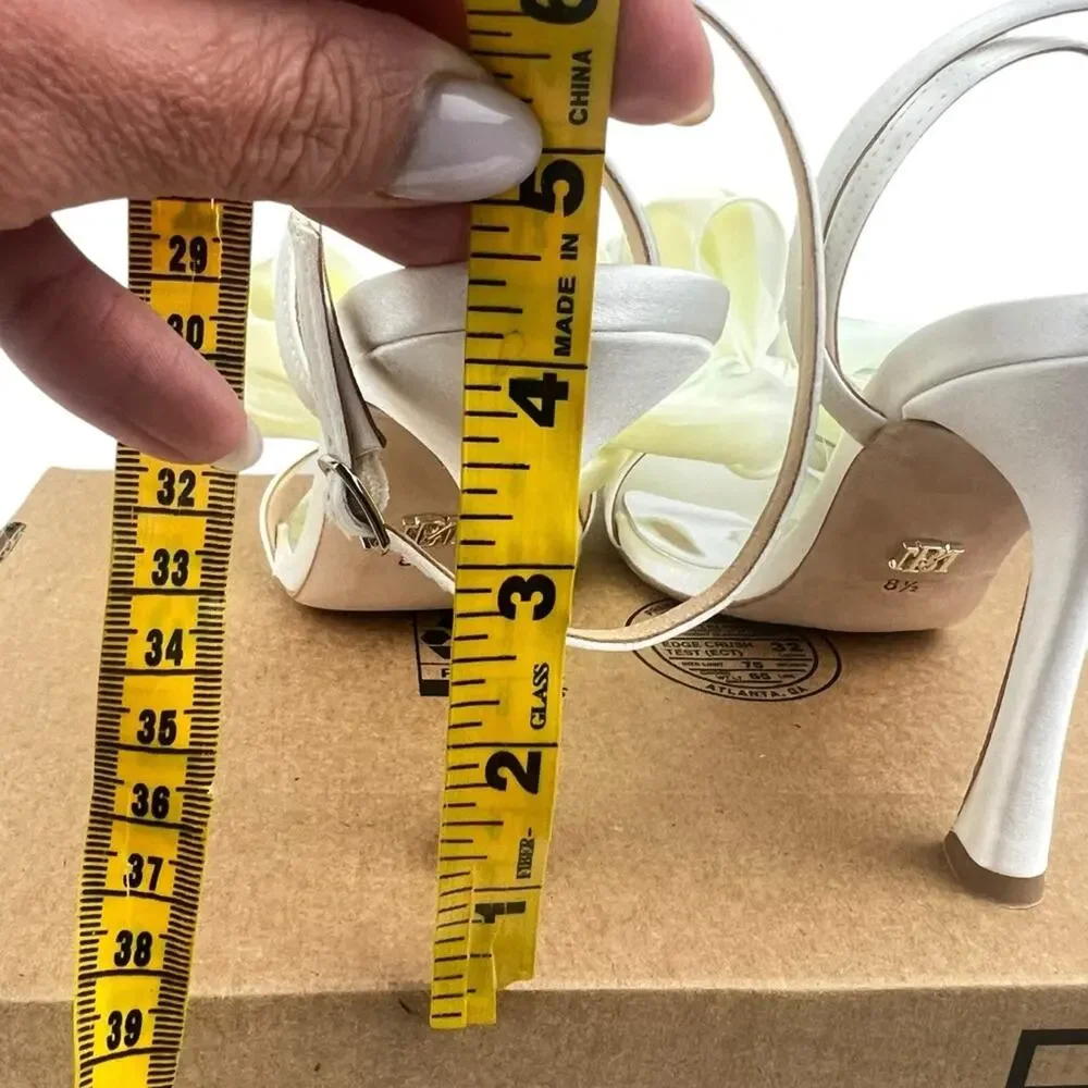 NWOB Badgley Mischka Nessie Bowed Stiletto Heel sz 8.5 White Bridal Wedding